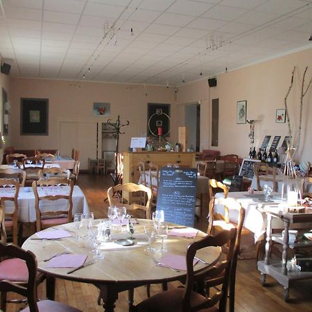 Auberge "Au Bon Accueil" Crouzilles Kültér fotó