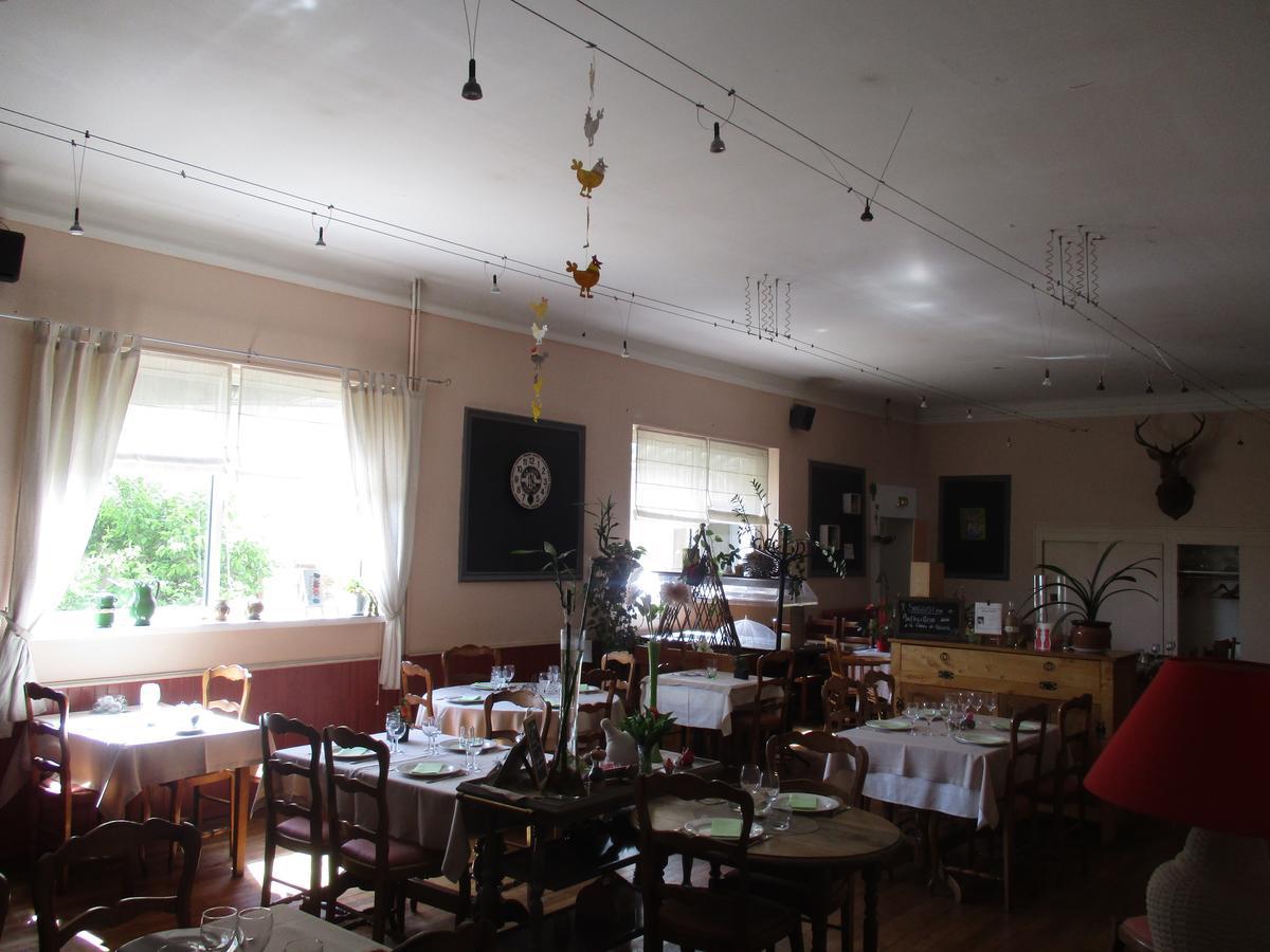 Auberge "Au Bon Accueil" Crouzilles Kültér fotó
