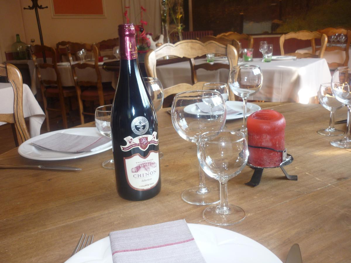 Auberge "Au Bon Accueil" Crouzilles Kültér fotó